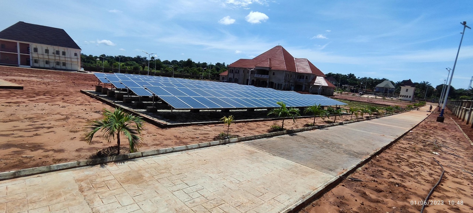 250kW rooftop solar installation on industrial warehouse — view 2