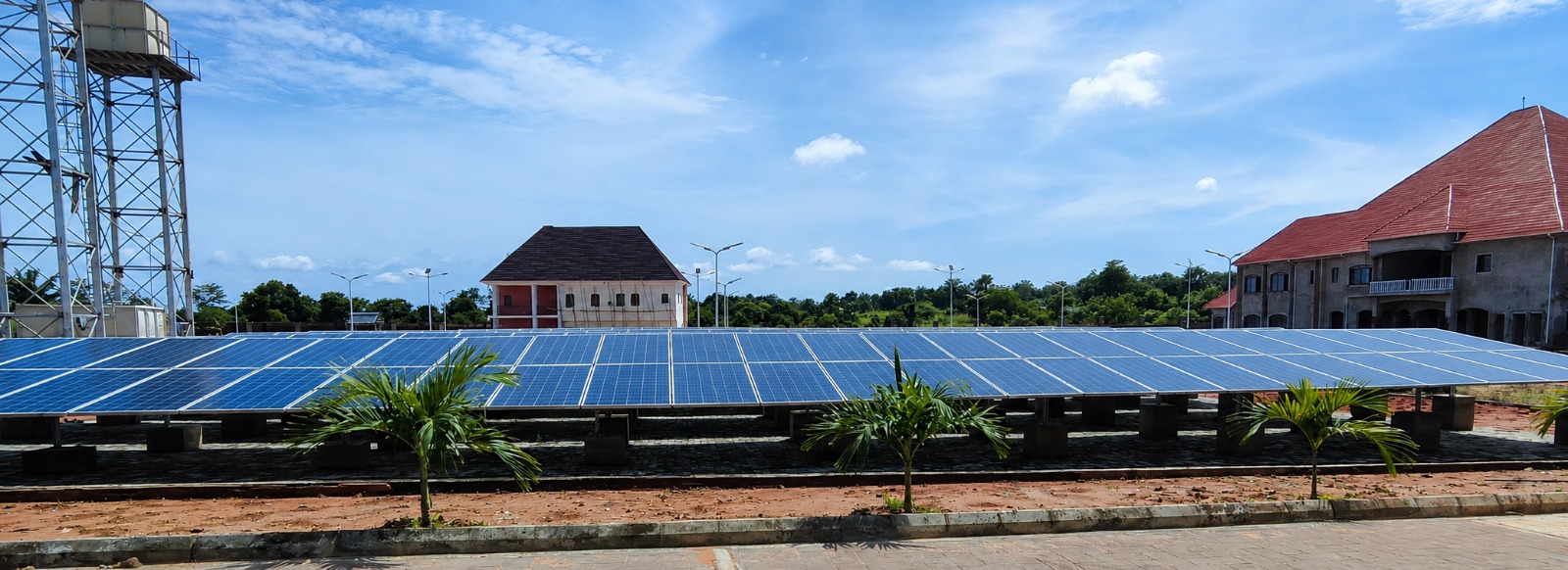 250kW rooftop solar installation on industrial warehouse — view 3
